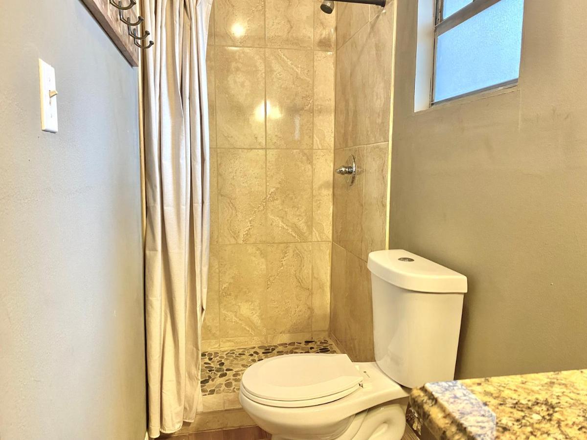 Spacious Lakefront House With Pool, Hottub, & Boating ออร์ลันโด ภายนอก รูปภาพ