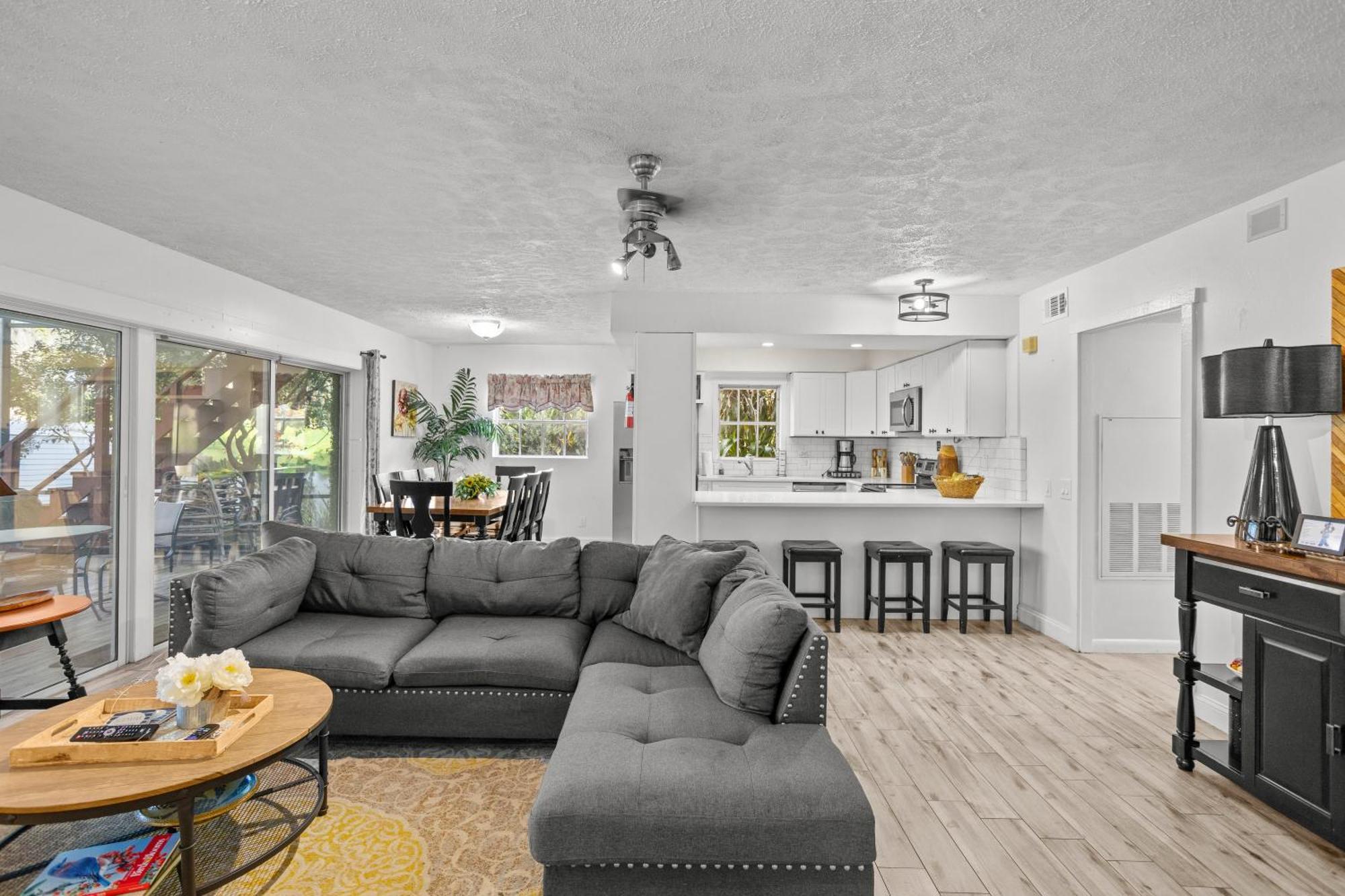 Spacious Lakefront House With Pool, Hottub, & Boating ออร์ลันโด ภายนอก รูปภาพ